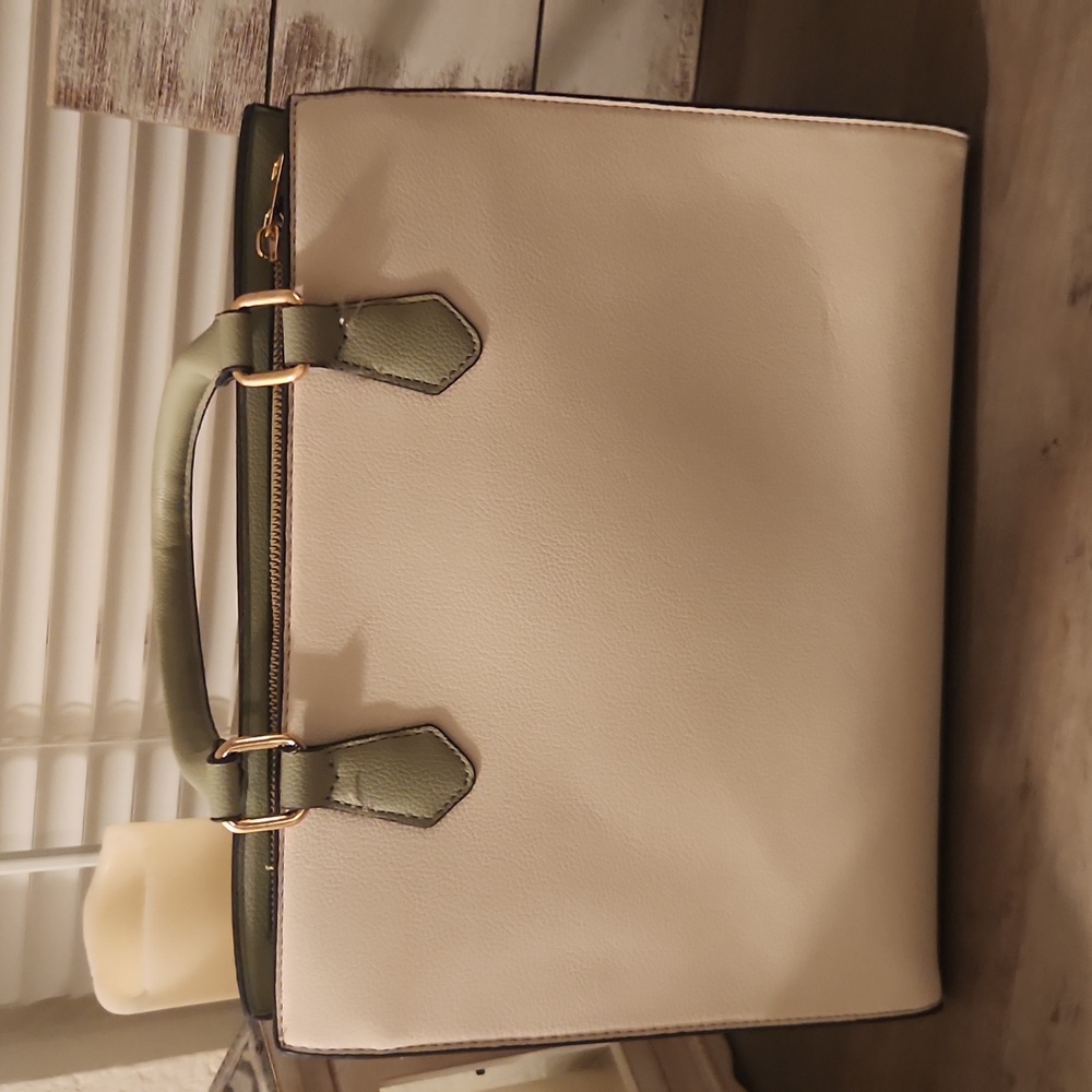 ISA CAPI Sage & Cream Purse - Picture 5 of 11
